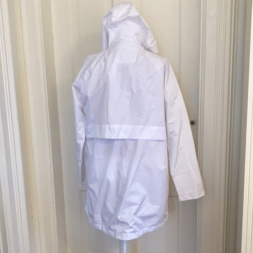Mondetta Outdoor Project, white nylon rain jacket with hood, size large,